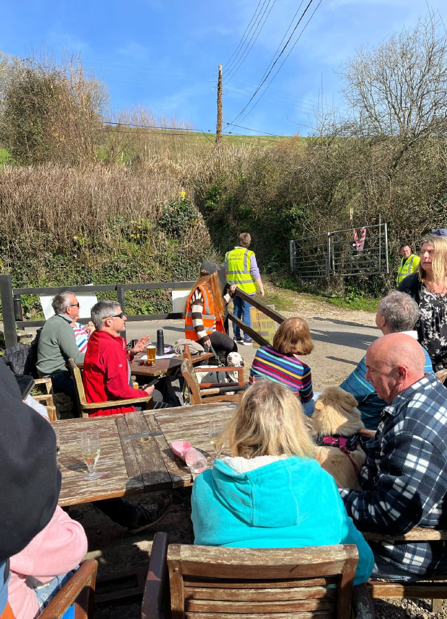 pubs that accept dogs devon