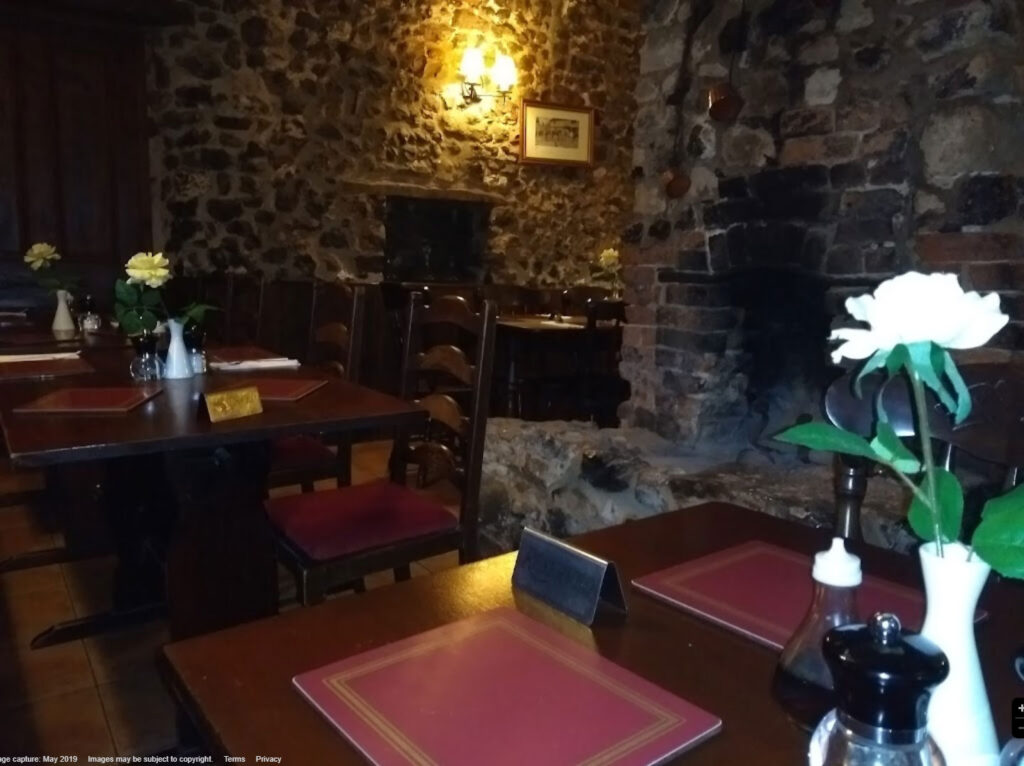 pubs that accept dogs seaton
