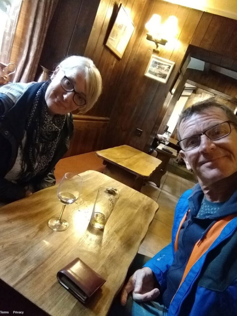 pubs that accept dogs seaton